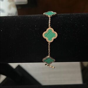 Elegant Green Clover Bracelet